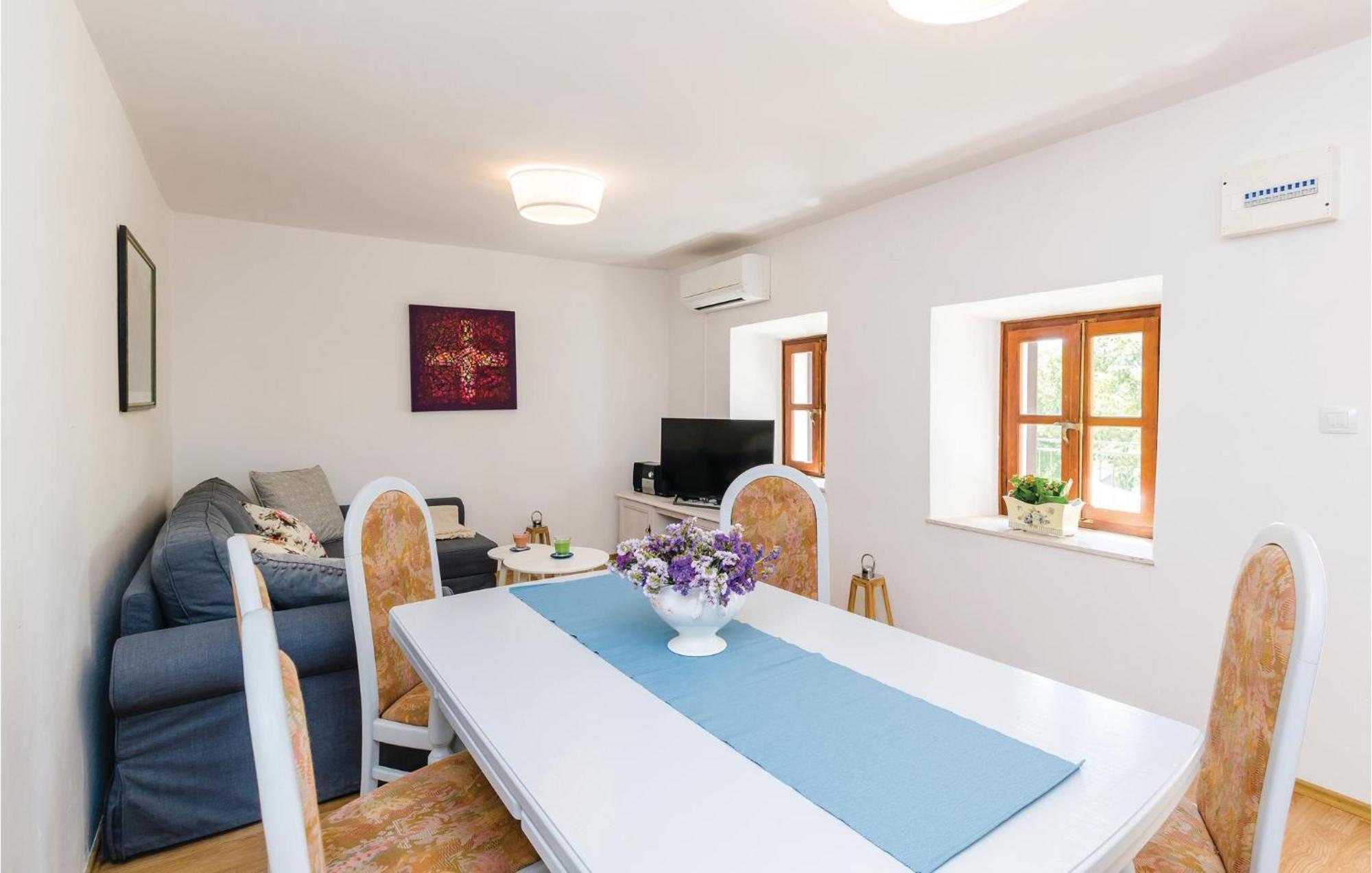 Beautiful Home In Oslje With Kitchen Экстерьер фото